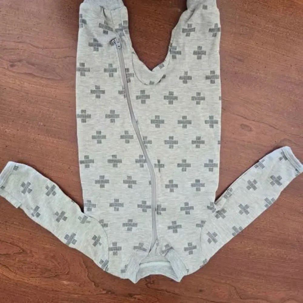 0-3 Month Boys Lot of 8 Pieces Includes Sleep Sack
